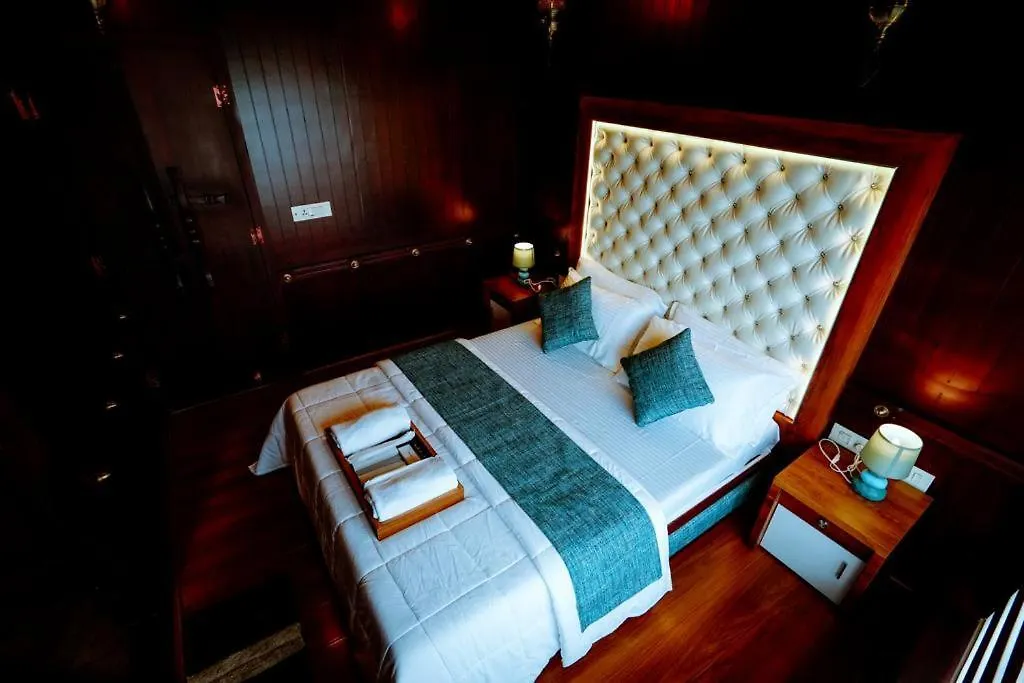 Hotel Why Not Houseboat à Alappuzha